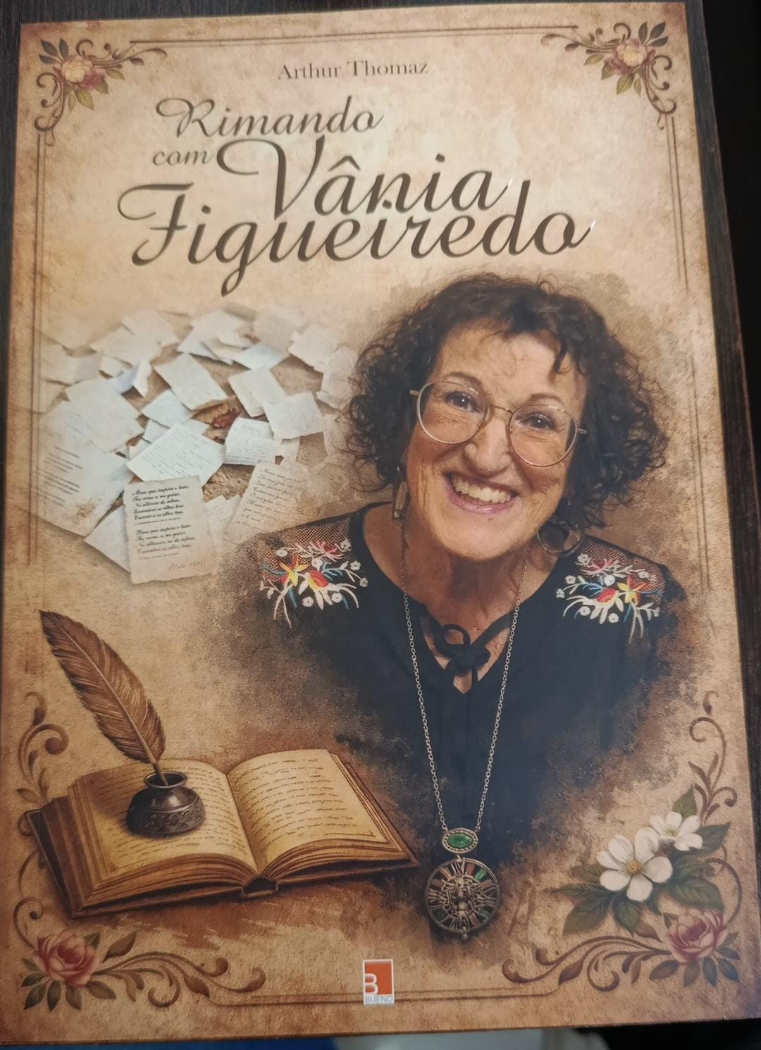 No momento, você está visualizando Arthur Thomaz lança o livro “Rimando com Vânia Figueiredo”